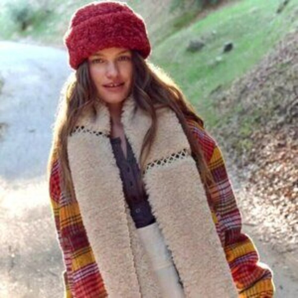 Free People Sherpa Shawl WRAP Hand Crochet Reversable Scarf NWT NIP - Picture 3 of 12